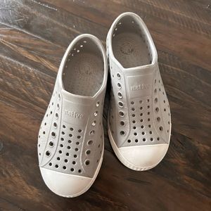 NATIVE JEFFERSON shoe - grey- sz 10